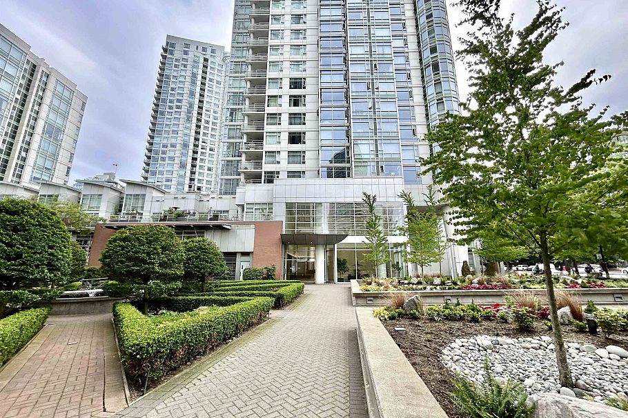 1008 198 Aquarius Mews Vancouver, BC - 25