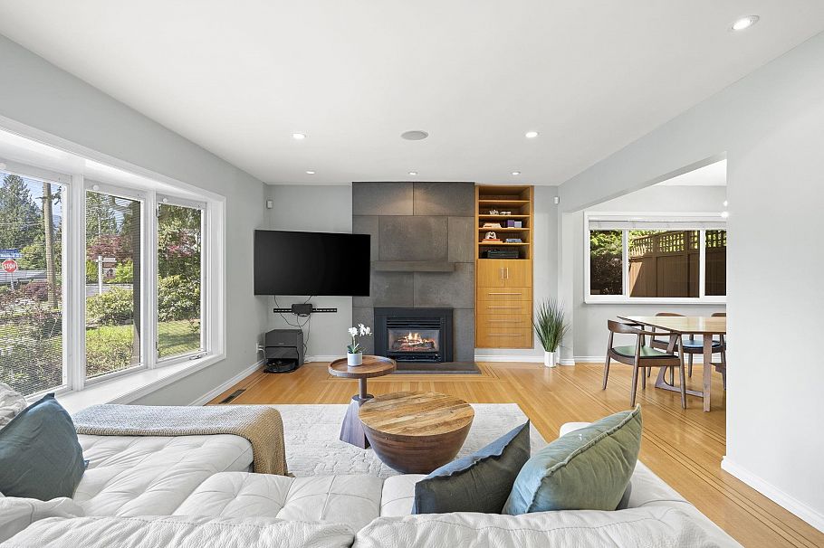 4792 Cedarcrest Avenue North Vancouver, BC - 2