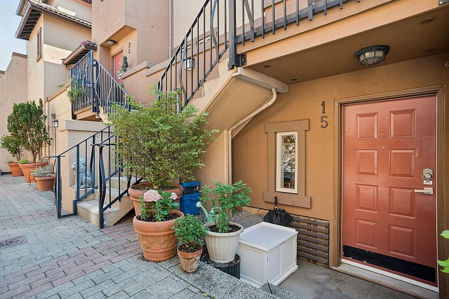15 3036 W 4th Avenue Vancouver, BC - 2