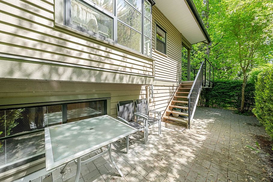 15 3150 Sunnyhurst Road North Vancouver, BC - 38