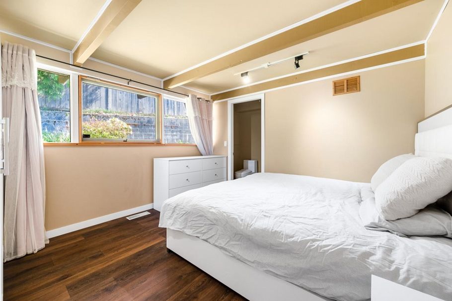 241 W Balmoral Road North Vancouver, BC - 23