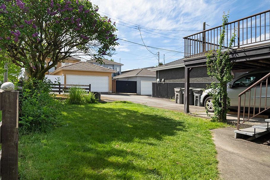 2798 E 24th Avenue Vancouver, BC - 35