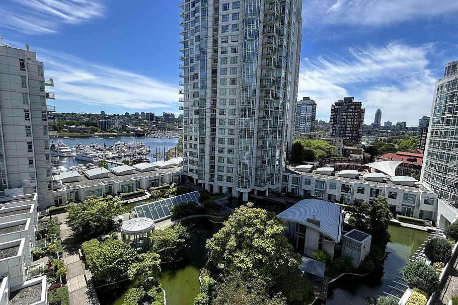 1008 198 Aquarius Mews Vancouver, BC - 24