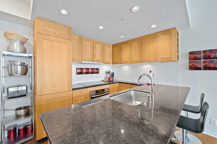 2001 821 Cambie Street Vancouver, BC - 2