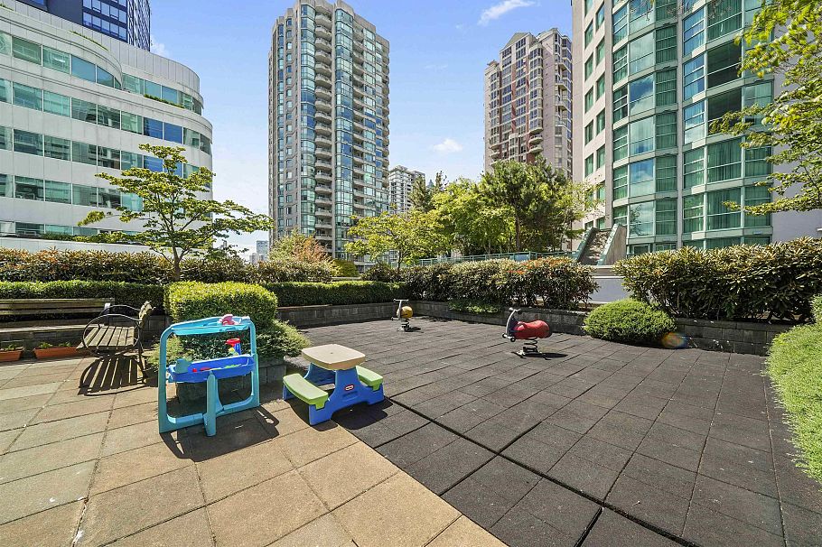 2001 821 Cambie Street Vancouver, BC - 19