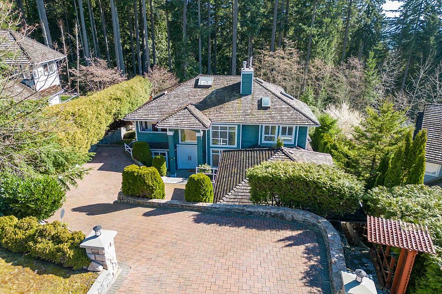 3866 Michener Way North Vancouver, BC - 1