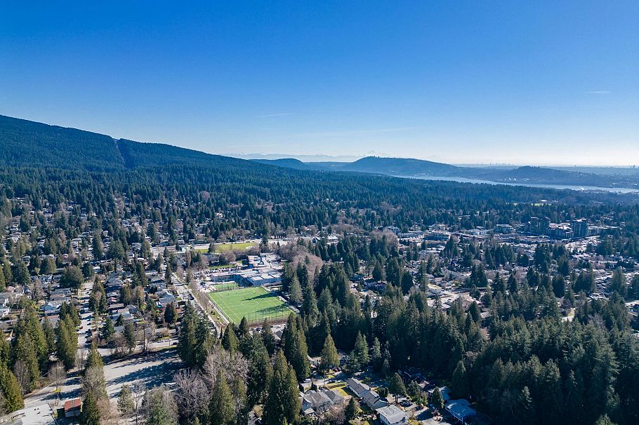 3866 Michener Way North Vancouver, BC - 38