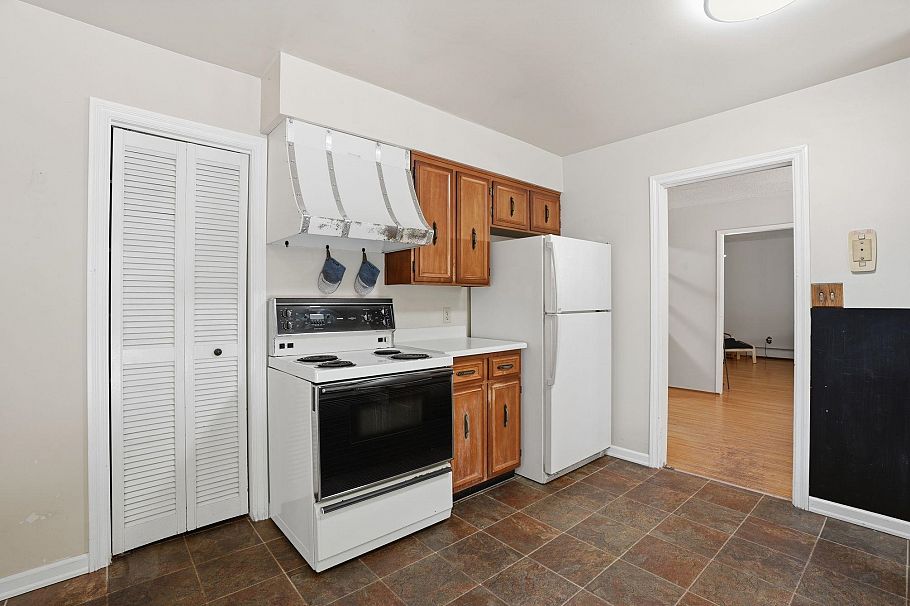 909 Seymour Boulevard North Vancouver, BC - 9