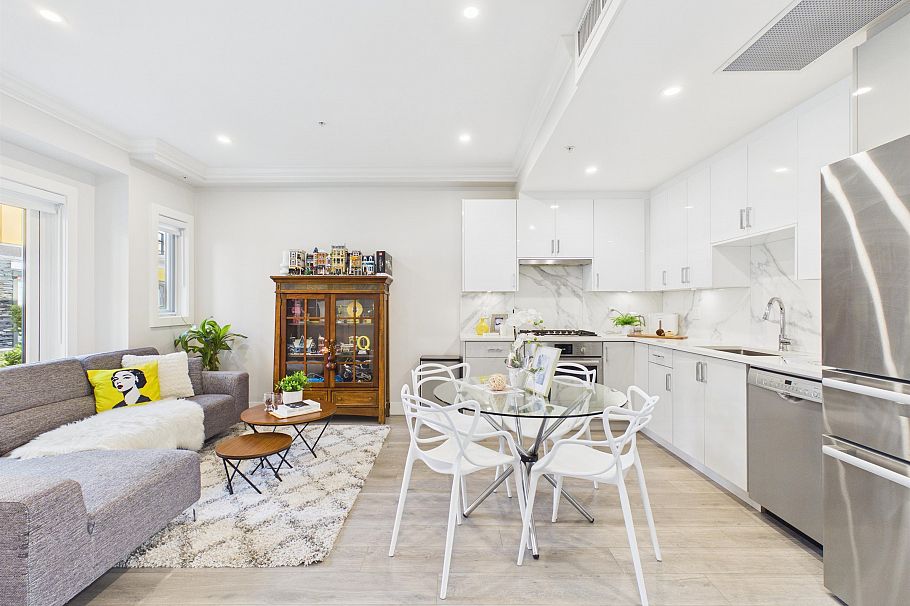 23 7565 Oak Street Vancouver, BC - 5