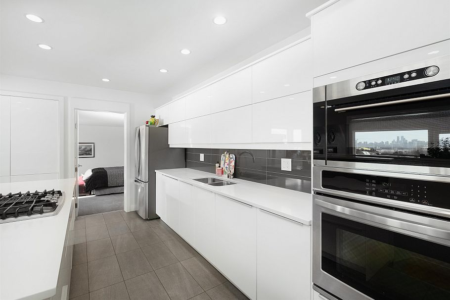 1095 W Keith Road North Vancouver, BC - 6