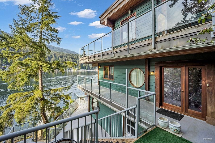 2136 Lockehaven Road North Vancouver, BC - 38