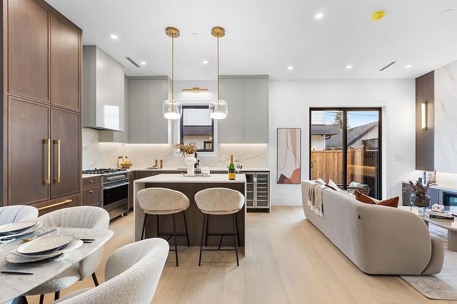 2 546 E 46th Avenue Vancouver, BC - 1