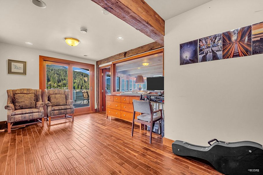 2136 Lockehaven Road North Vancouver, BC - 16