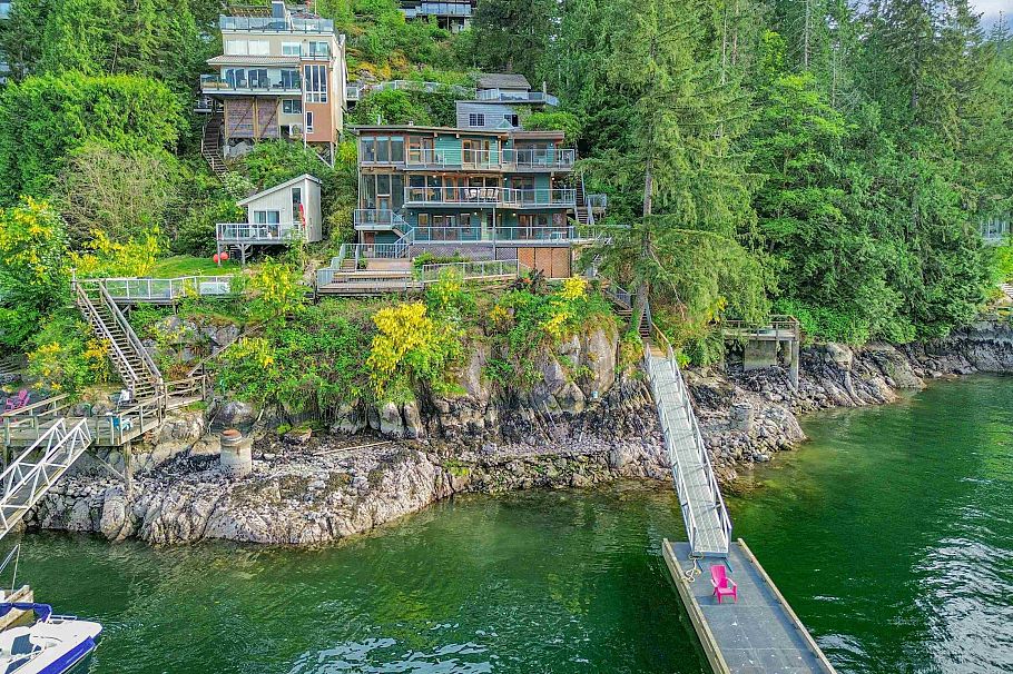 2136 Lockehaven Road North Vancouver, BC - 1