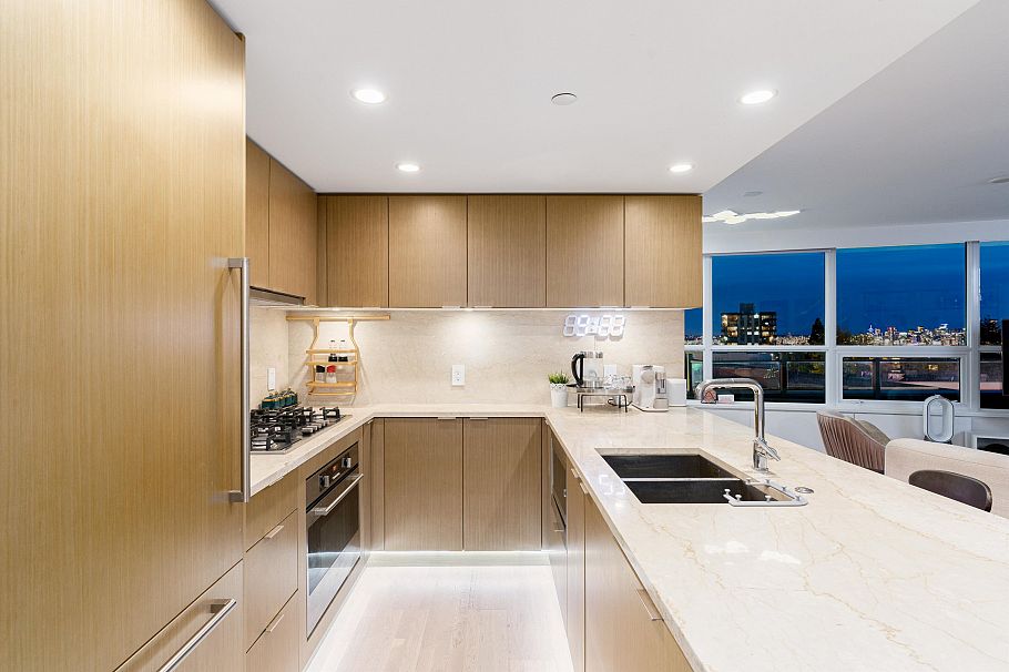 306 112 E 13th Street North Vancouver, BC - 7