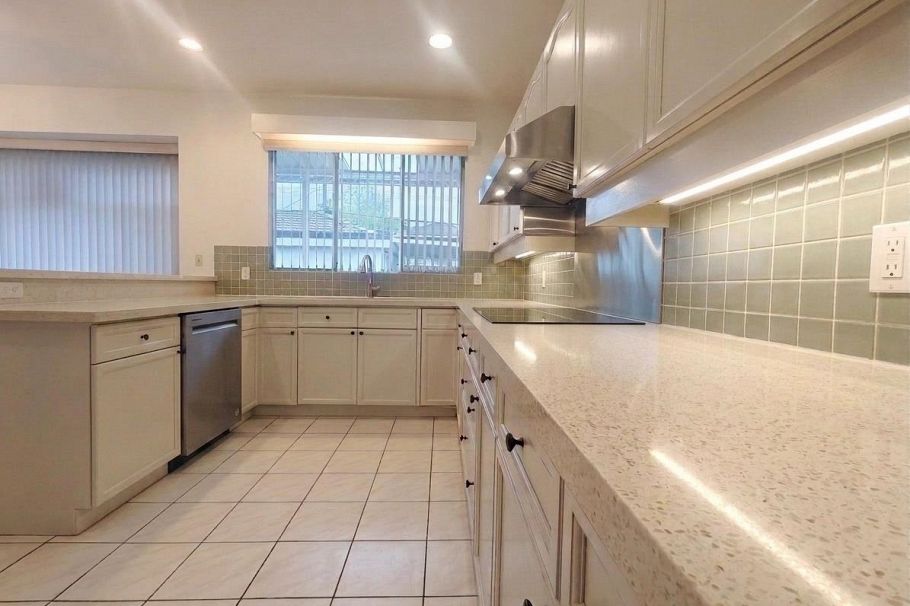 123 E 45th Avenue Vancouver, BC - 11