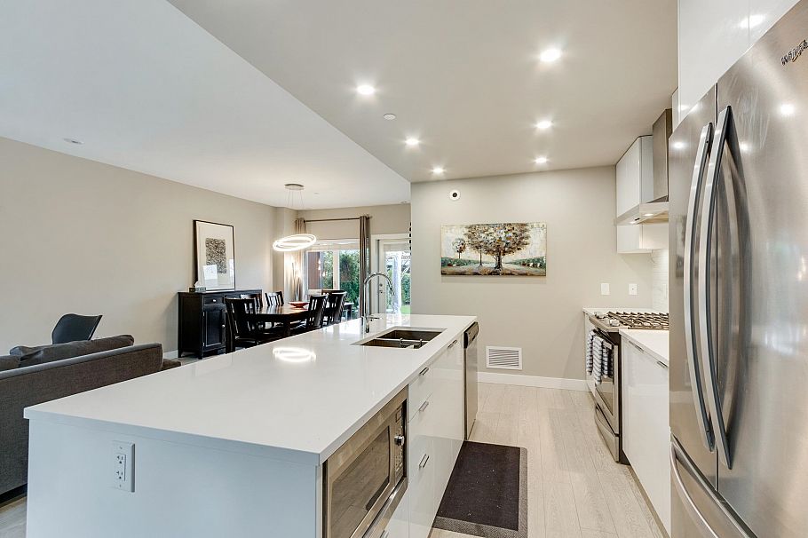 32 3595 Salal Drive North Vancouver, BC - 9