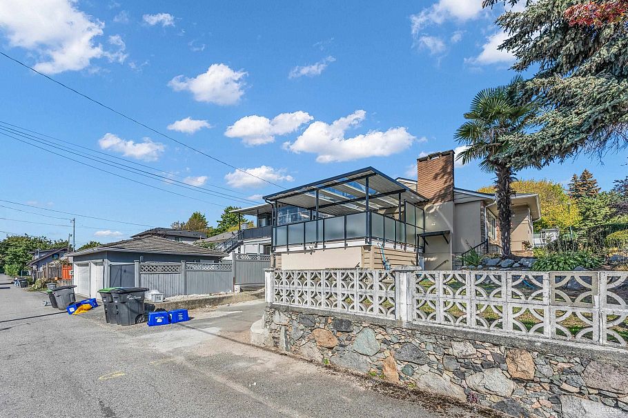8025 Borden Street Vancouver, BC - 35