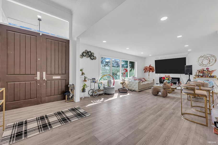 8025 Borden Street Vancouver, BC - 2