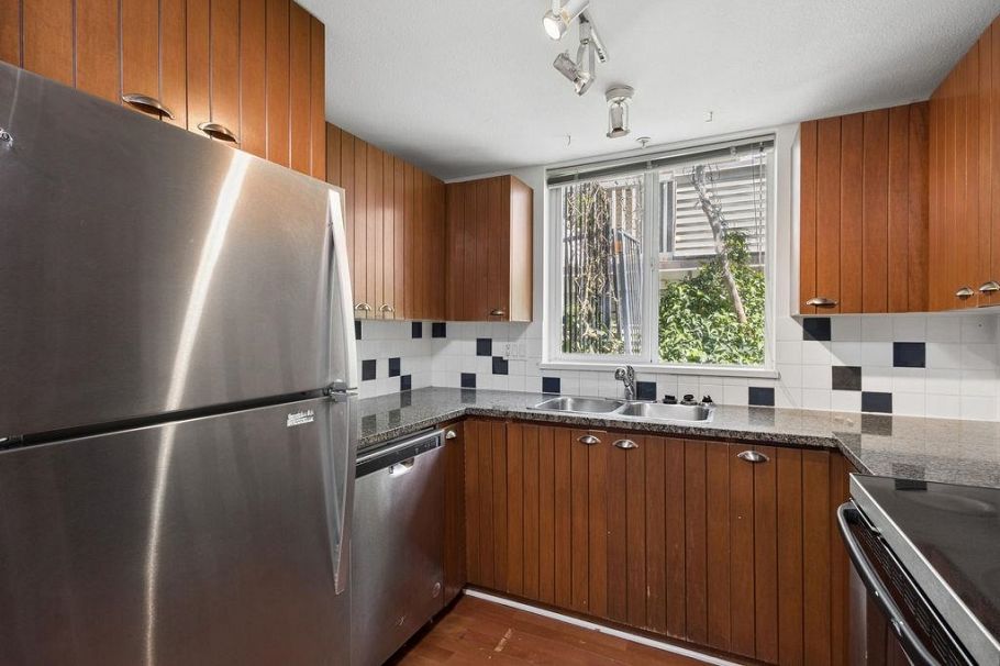 993 Lynn Valley Road North Vancouver, BC - 17