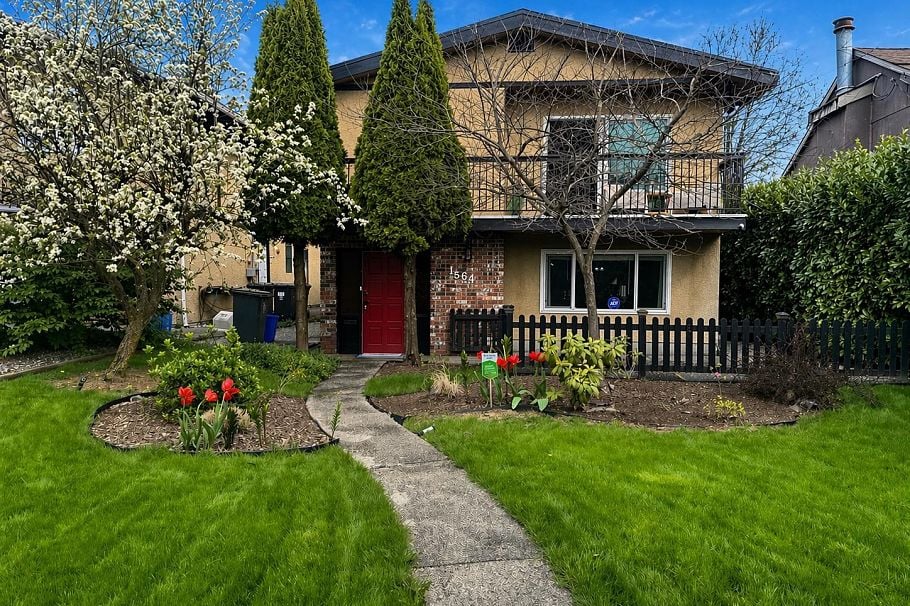 1564 Hope Road North Vancouver, BC - 1