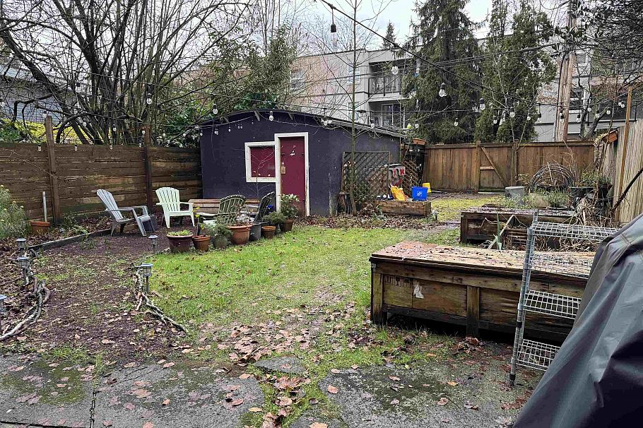 1437 E 10th Avenue Vancouver, BC - 3