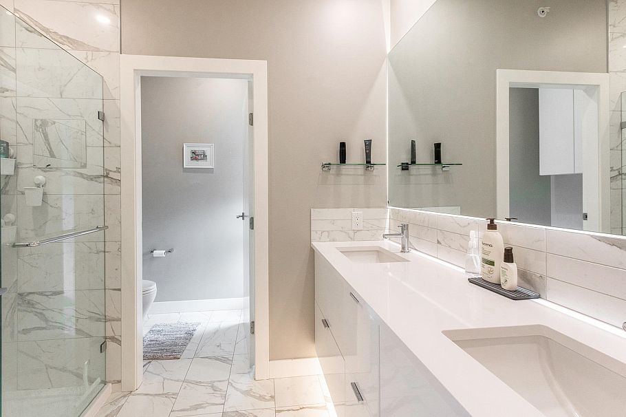 32 3595 Salal Drive North Vancouver, BC - 21