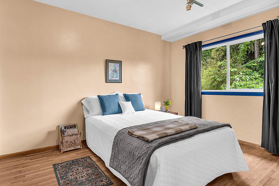 2578 E 15th Avenue Vancouver, BC - 18