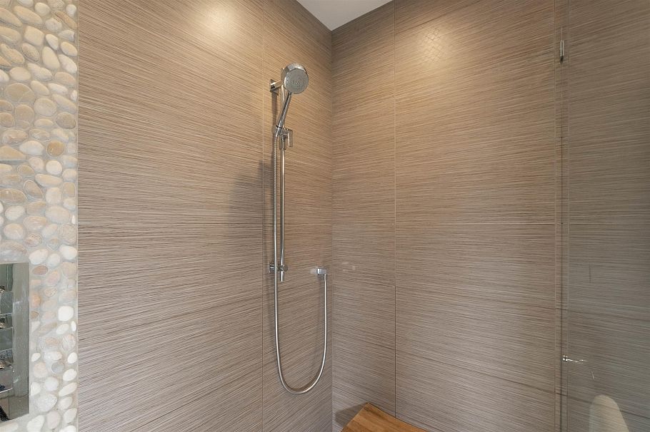 1095 W Keith Road North Vancouver, BC - 13