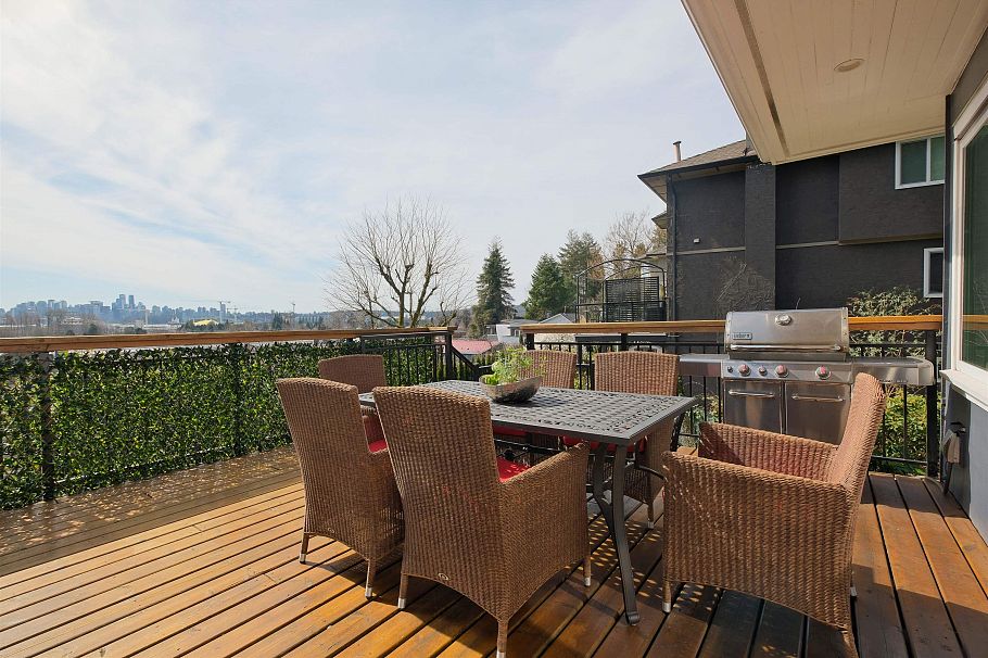 1095 W Keith Road North Vancouver, BC - 27