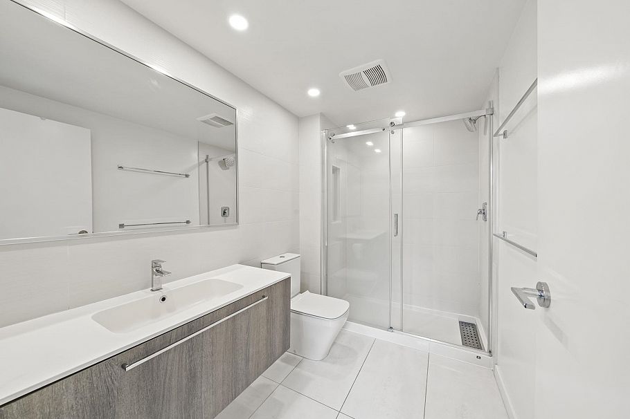 310 285 E 10th Avenue Vancouver, BC - 9