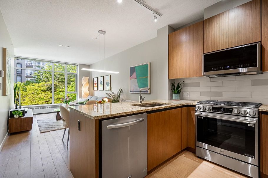 202 135 W 2nd Street North Vancouver, BC - 2