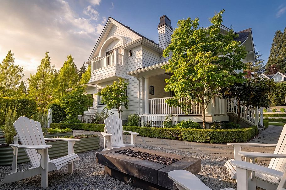 360 E Windsor Road North Vancouver, BC - 36