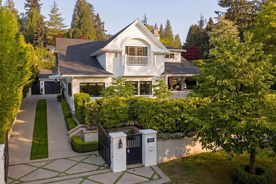 360 E Windsor Road North Vancouver, BC - 1