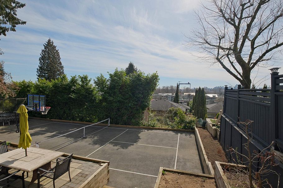 1095 W Keith Road North Vancouver, BC - 31