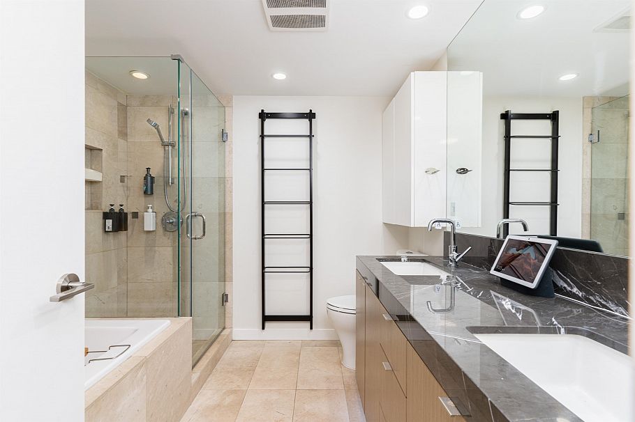 306 112 E 13th Street North Vancouver, BC - 10