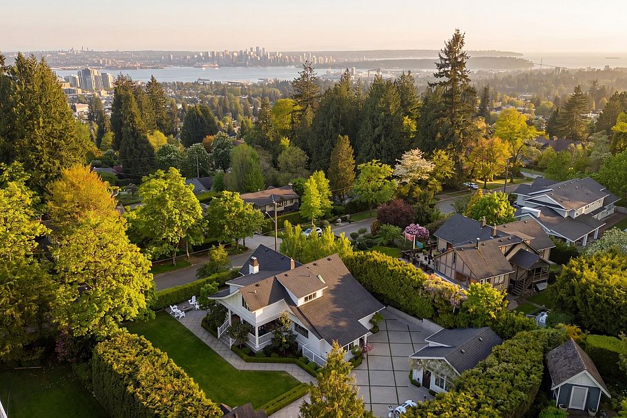 360 E Windsor Road North Vancouver, BC - 3