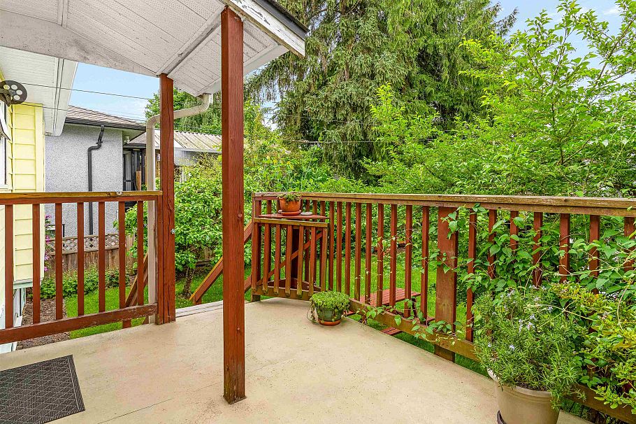 2578 E 15th Avenue Vancouver, BC - 23