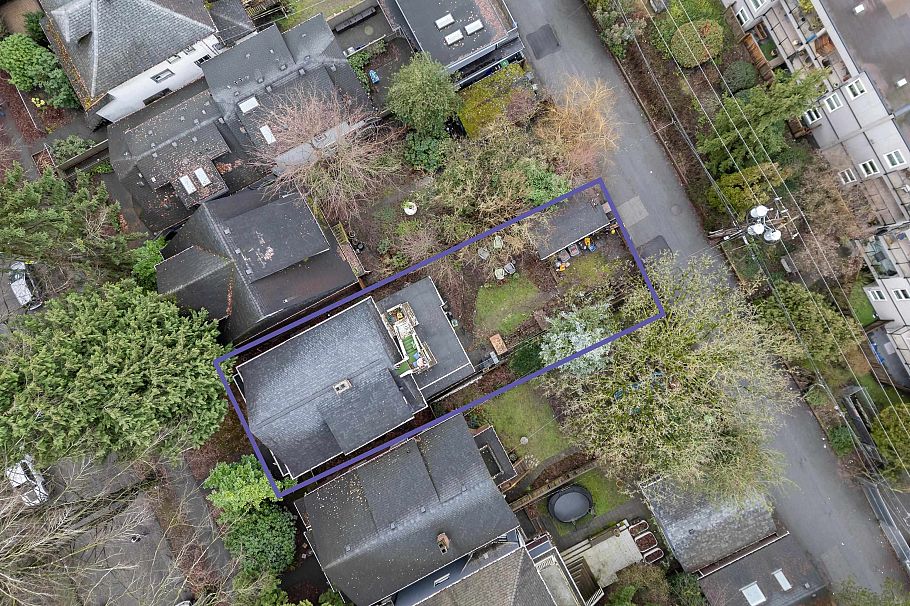 1437 E 10th Avenue Vancouver, BC - 1