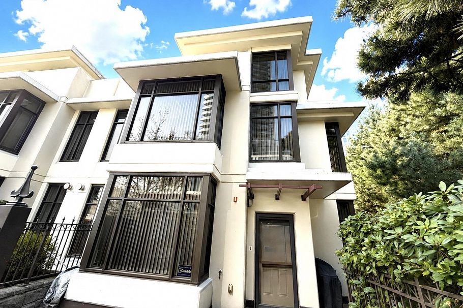 TH13 2089 Rosser Avenue Burnaby, BC - 1