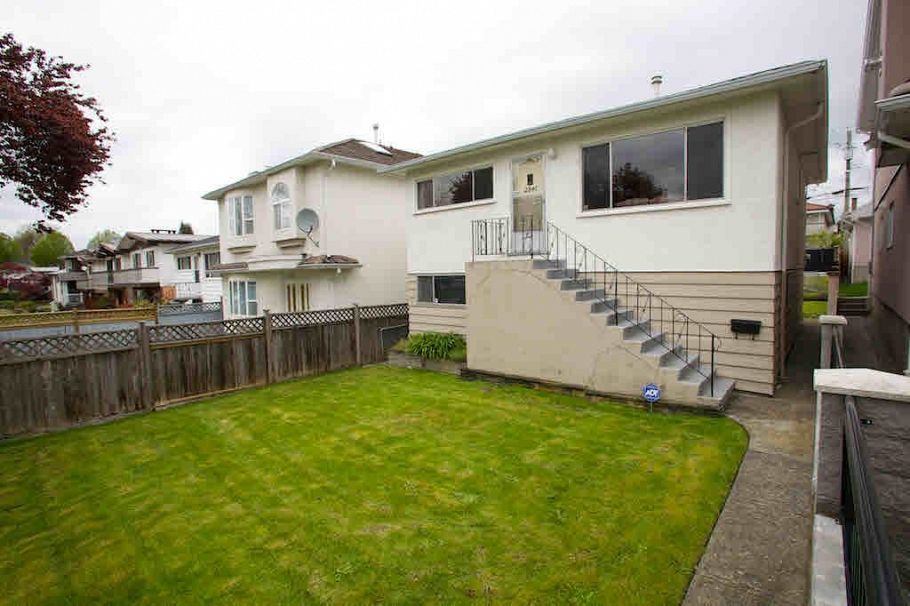 2841 Cheyenne Avenue Vancouver, BC - 1