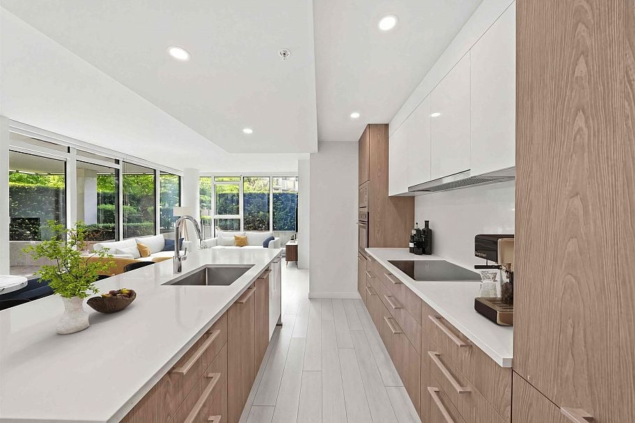 310 285 E 10th Avenue Vancouver, BC - 1
