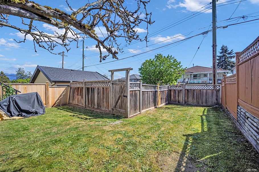 1036 Nootka Street Vancouver, BC - 24