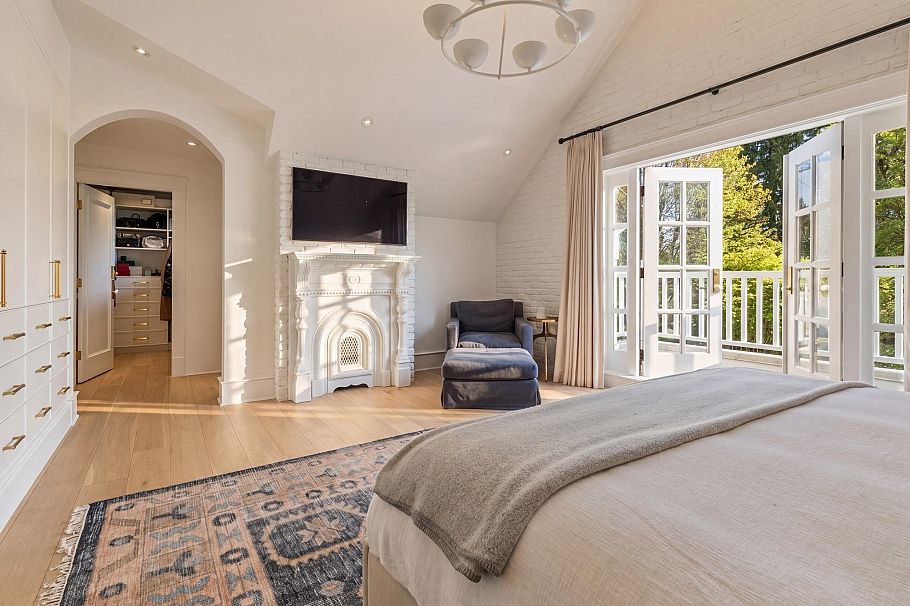 360 E Windsor Road North Vancouver, BC - 23