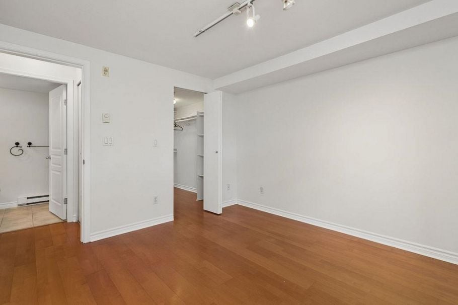 993 Lynn Valley Road North Vancouver, BC - 20