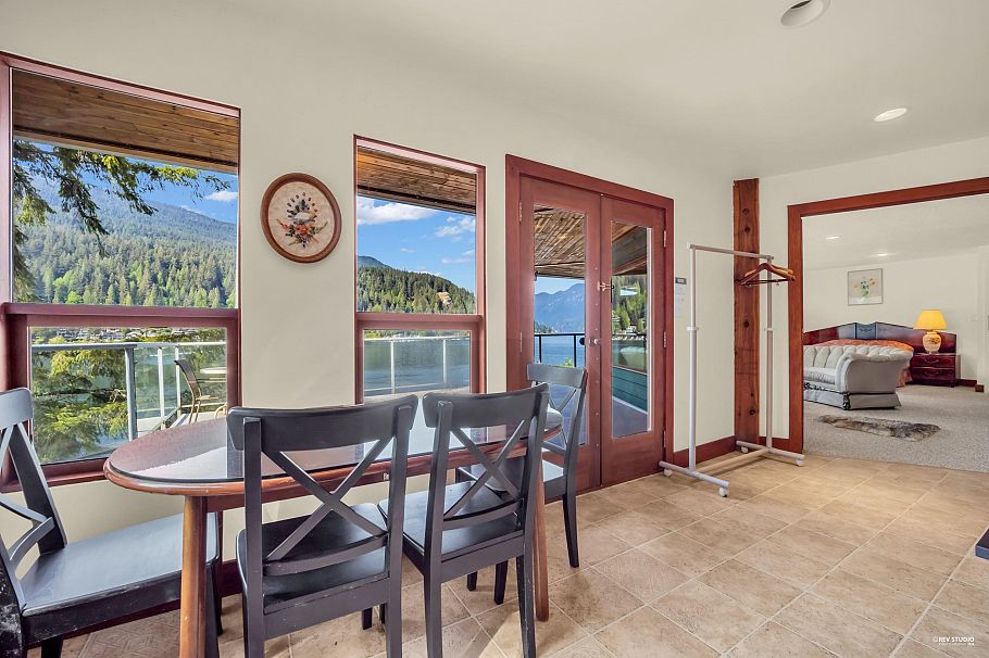 2136 Lockehaven Road North Vancouver, BC - 33