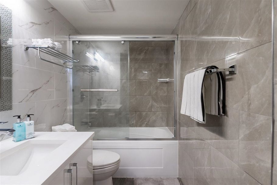 301 1189 Howe Street Vancouver, BC - 11