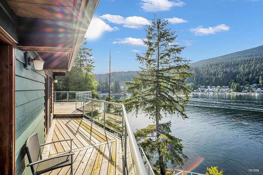2136 Lockehaven Road North Vancouver, BC - 37