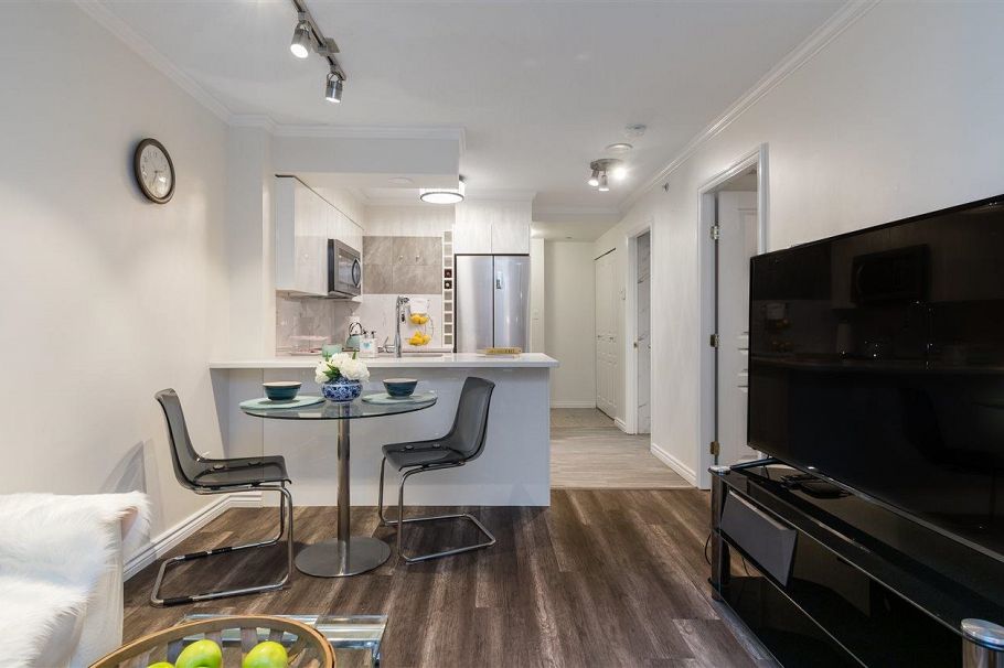 301 1189 Howe Street Vancouver, BC - 4