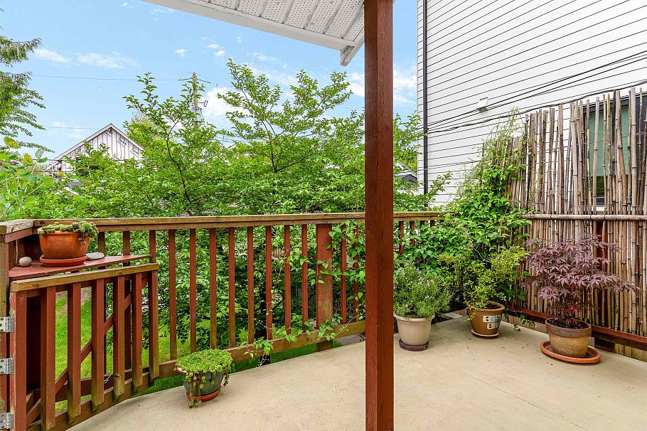 2578 E 15th Avenue Vancouver, BC - 22